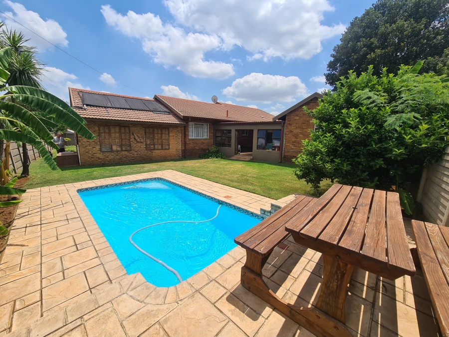 4 Bedroom Property for Sale in Vaalpark Free State